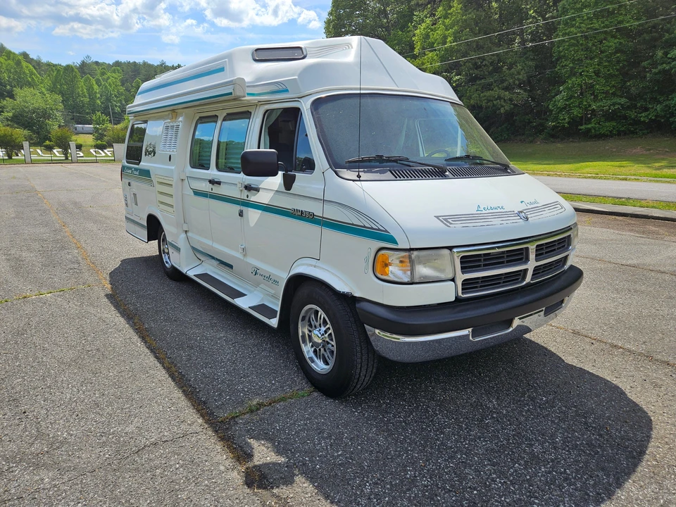 1995 Dodge Ram Van - Image 10 of 31