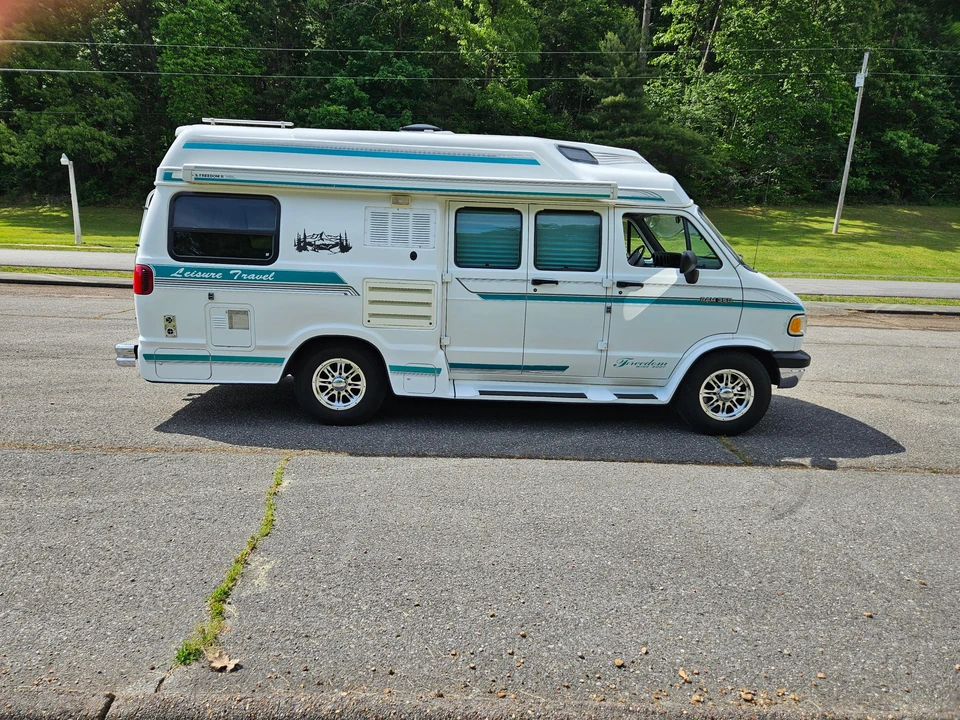 1995 Dodge Ram Van - Image 9 of 31