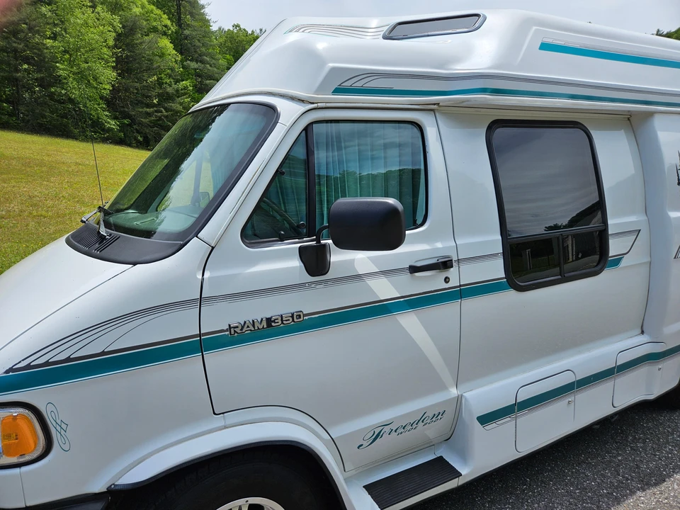 1995 Dodge Ram Van - Image 16 of 31