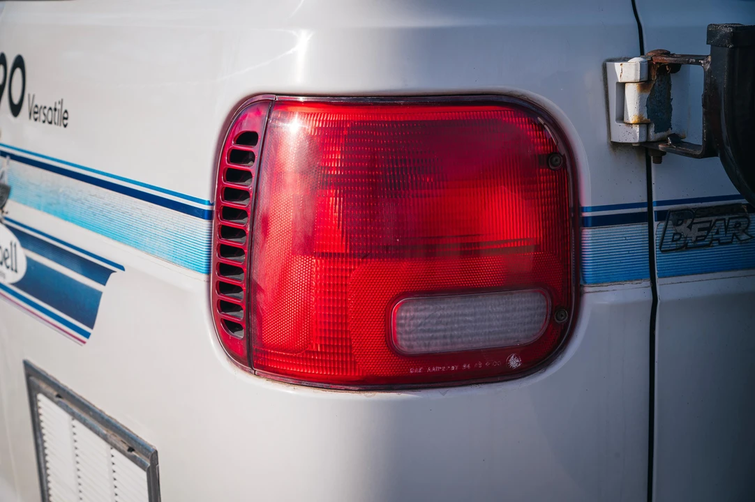 1995 Dodge Ram Van - Image 29 of 31
