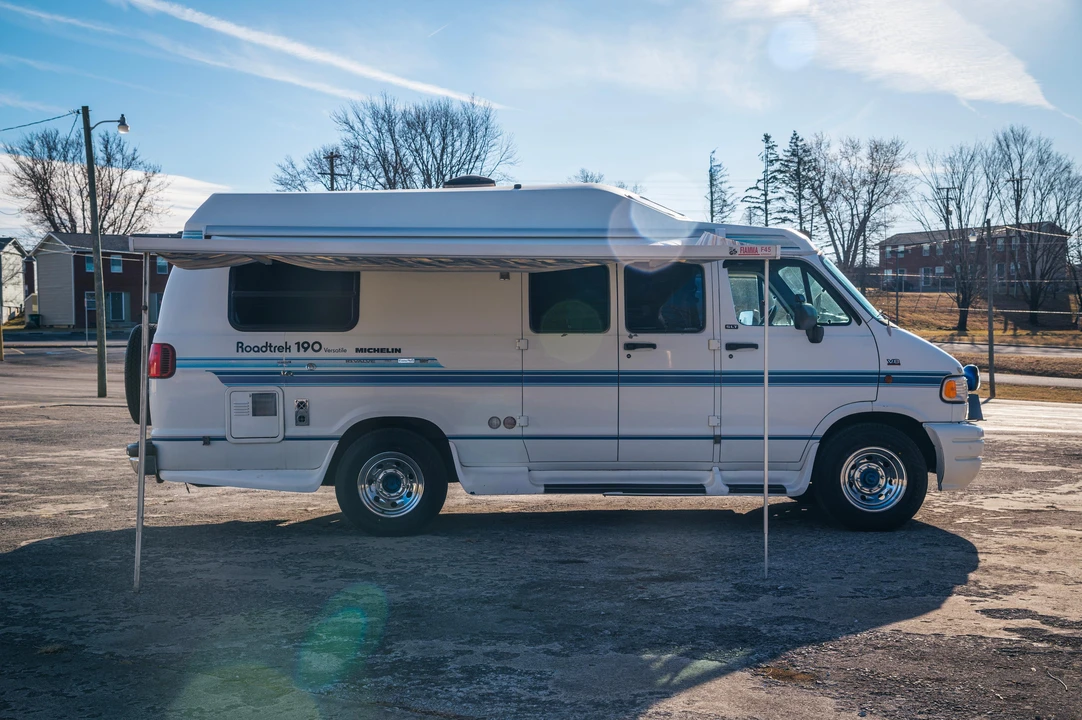 1995 Dodge Ram Van - Image 10 of 31