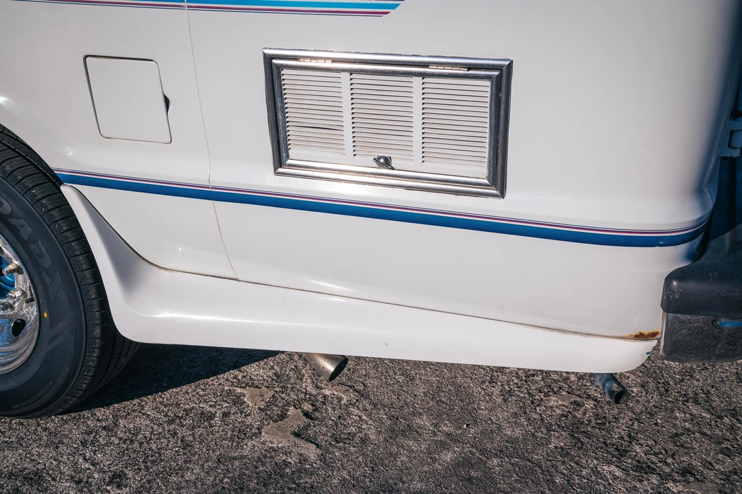 1995 Dodge Ram Van - Image 28 of 31