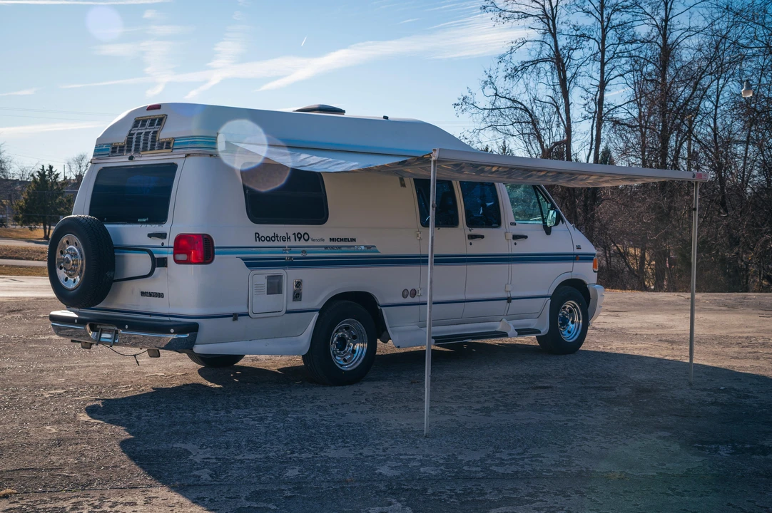 1995 Dodge Ram Van - Image 9 of 31