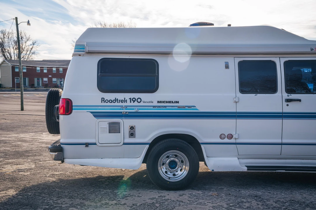1995 Dodge Ram Van - Image 18 of 31