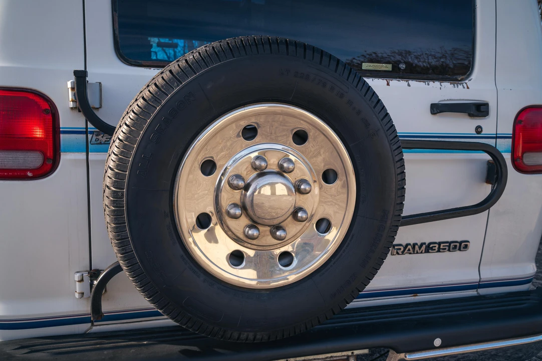 1995 Dodge Ram Van - Image 30 of 31