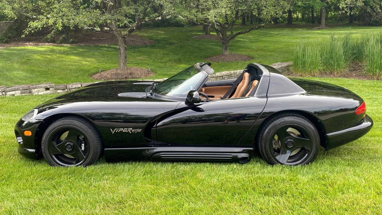 1995 Dodge Viper 1st Gen - Image 2 of 31