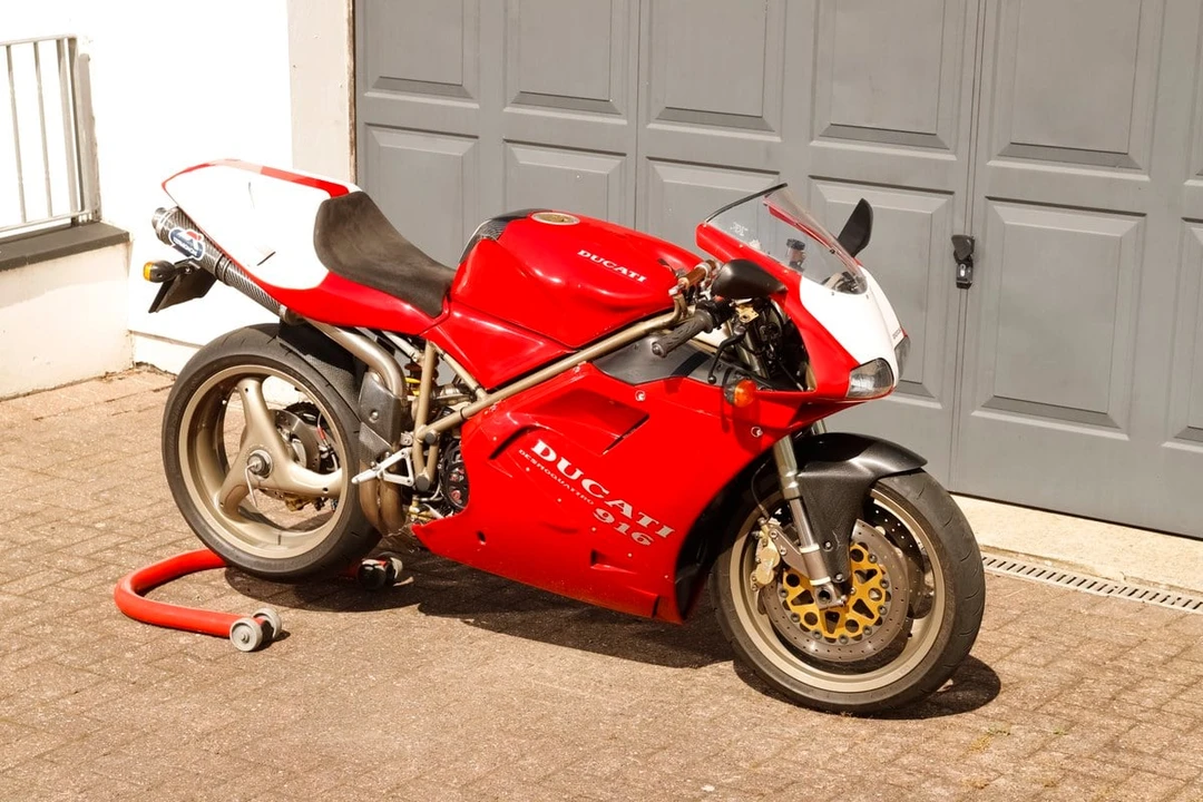 1995 Ducati 916 - Image 2 of 30