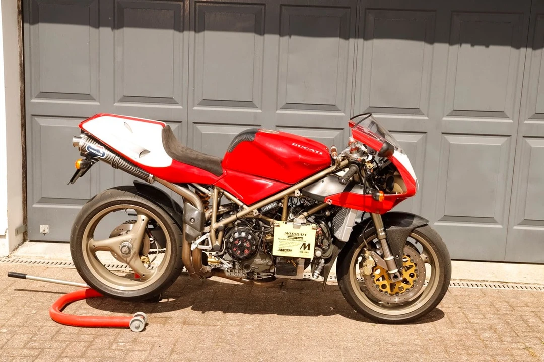 1995 Ducati 916 - Image 28 of 30