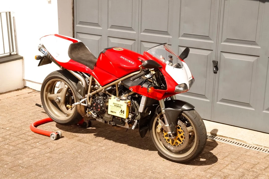 1995 Ducati 916 - Image 29 of 30