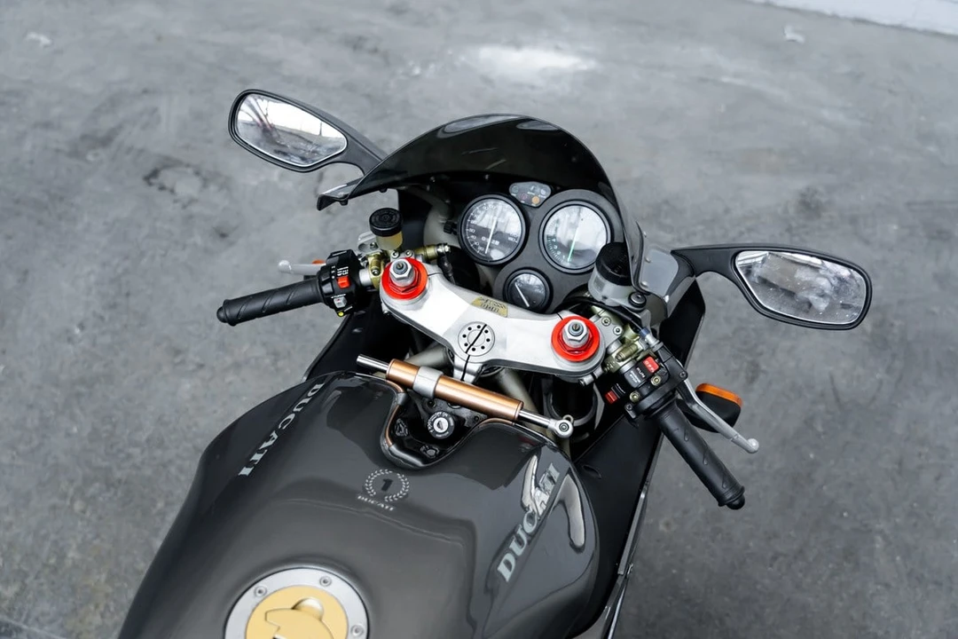 1995 Ducati 916 - Image 29 of 30