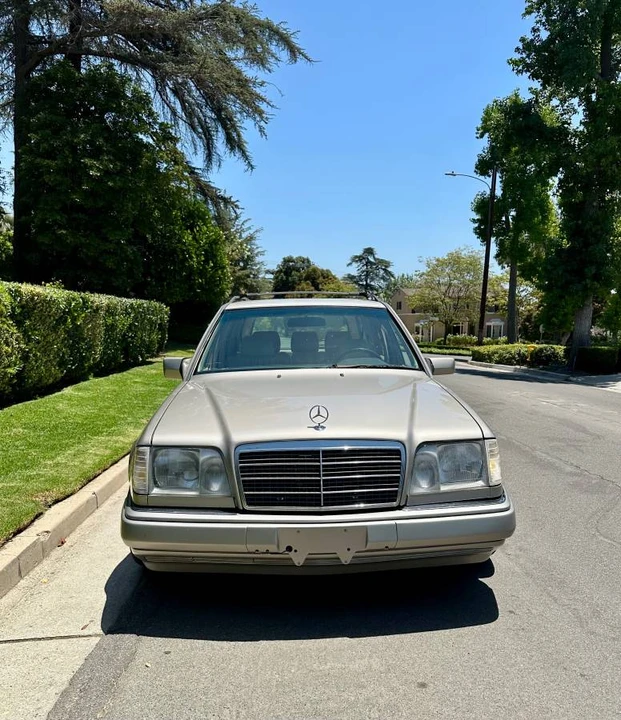1995 Mercedes-Benz W124 E-Class - Image 2 of 8