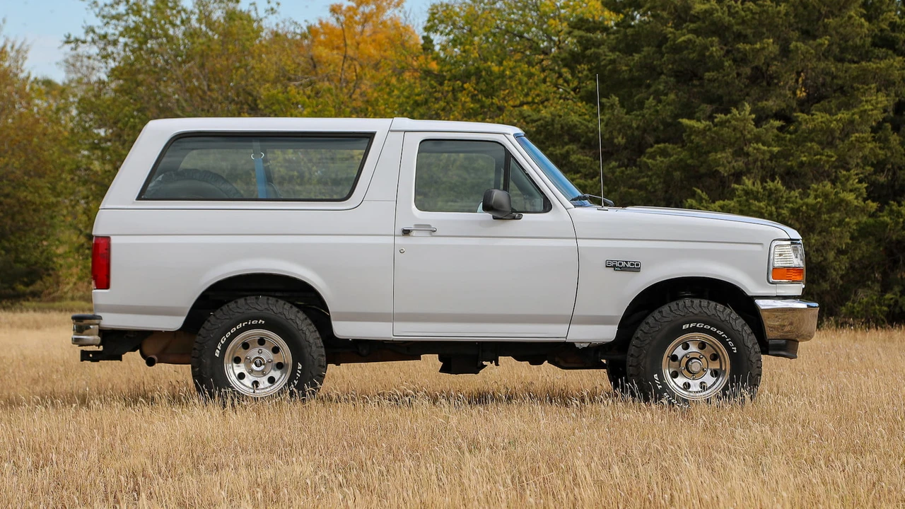 1995 Ford Bronco 5th Gen - Image 2 of 31