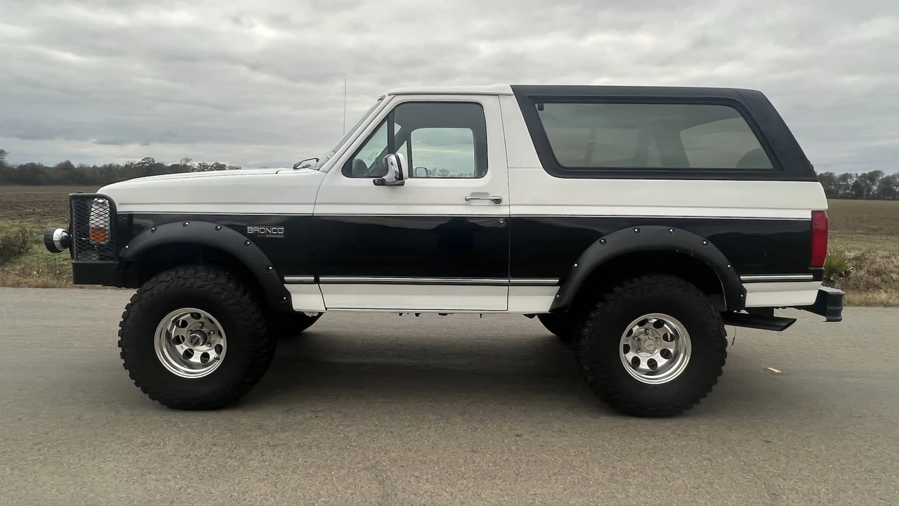 1995 Ford Bronco 5th Gen - Image 2 of 8