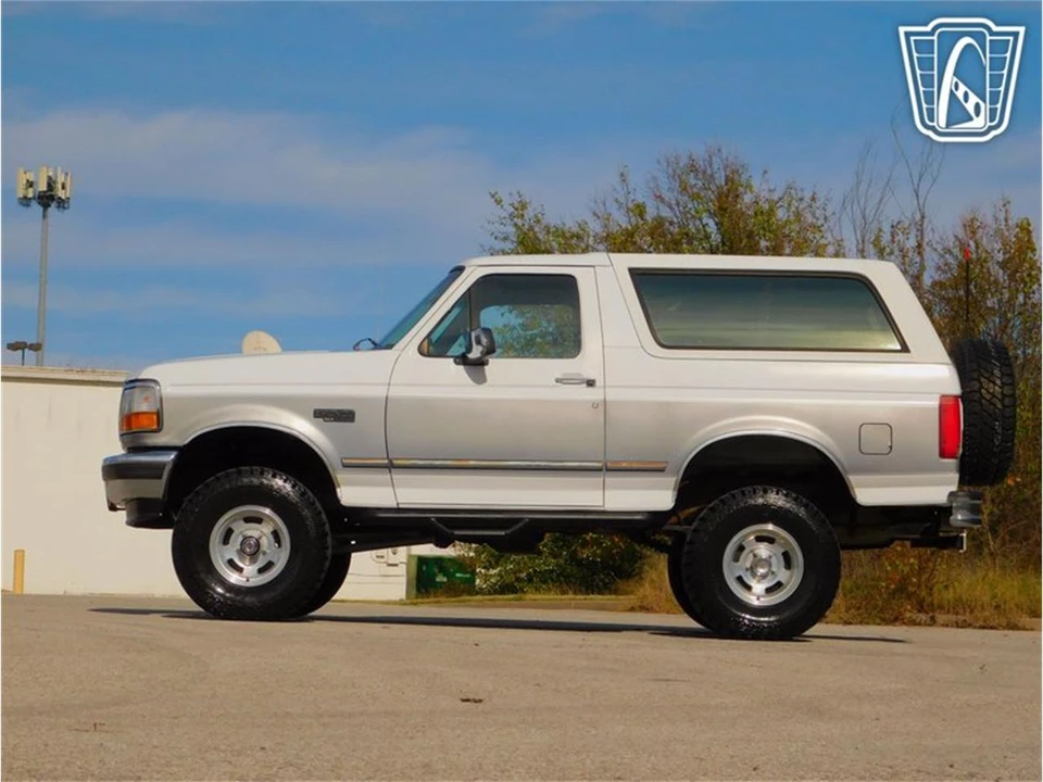 1995 Ford Bronco 5th Gen - Image 2 of 31