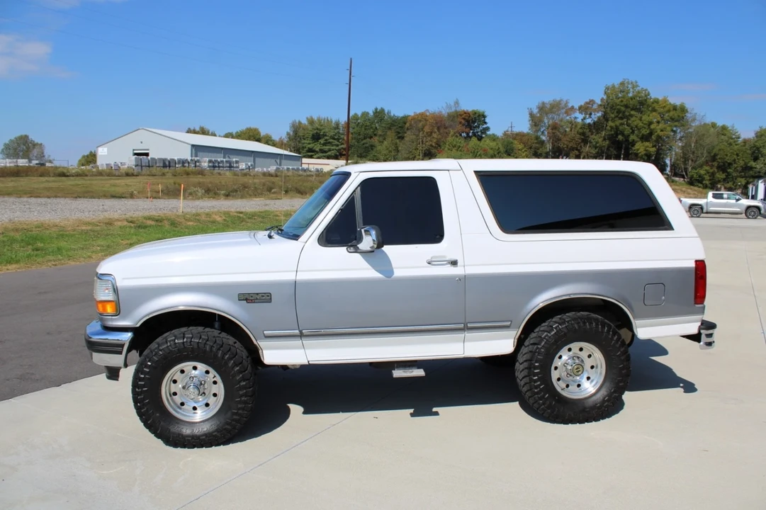 1995 Ford Bronco 5th Gen - Image 2 of 18