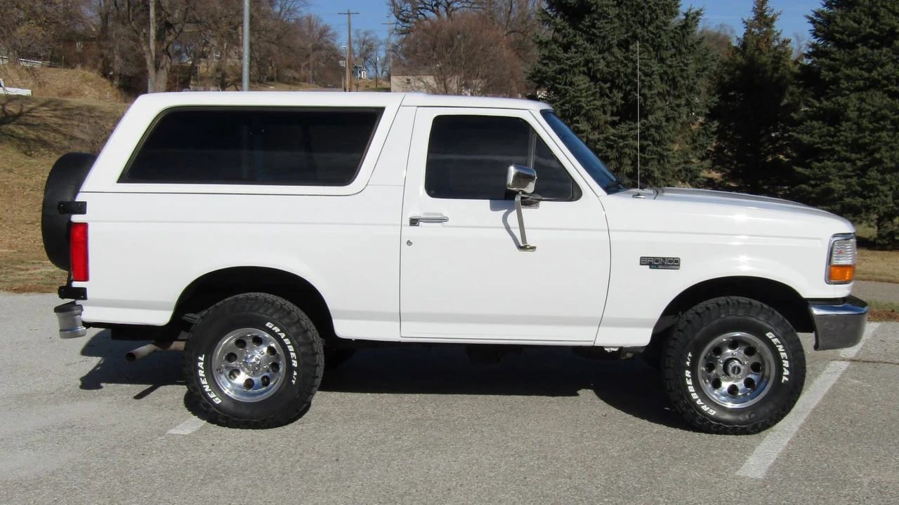 1995 Ford Bronco 5th Gen - Image 2 of 16