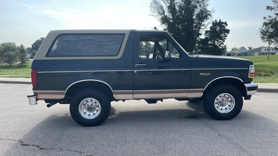 1995 Ford Bronco 5th Gen - Image 2 of 11