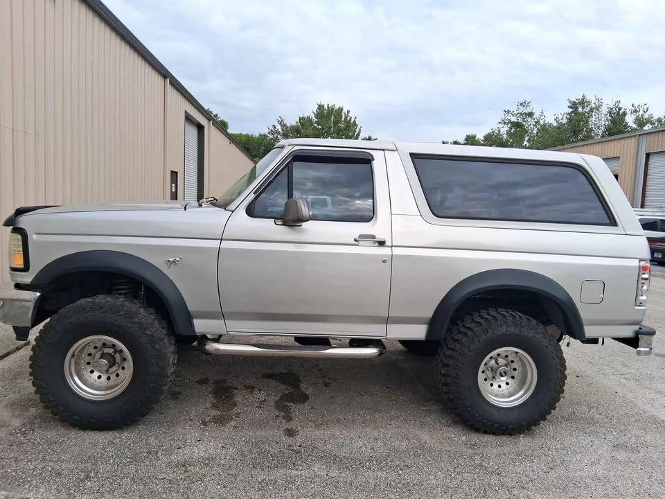 1995 Ford Bronco 5th Gen - Image 2 of 12