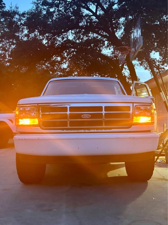 1995 Ford Bronco 5th Gen - Image 2 of 12