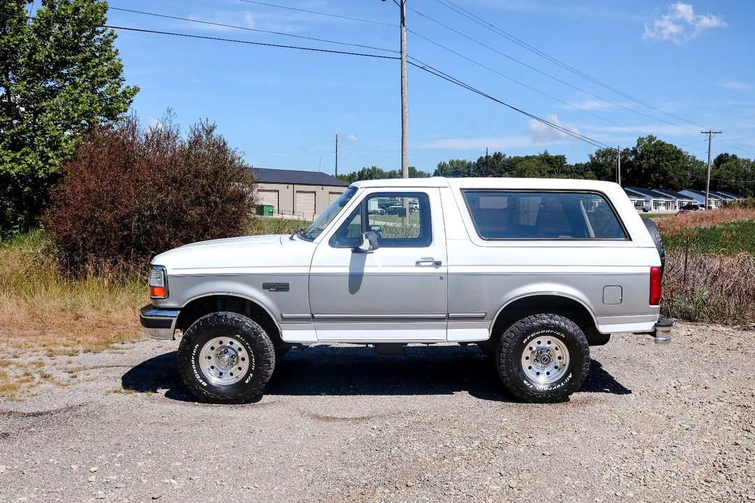 1995 Ford Bronco 5th Gen - Image 2 of 18