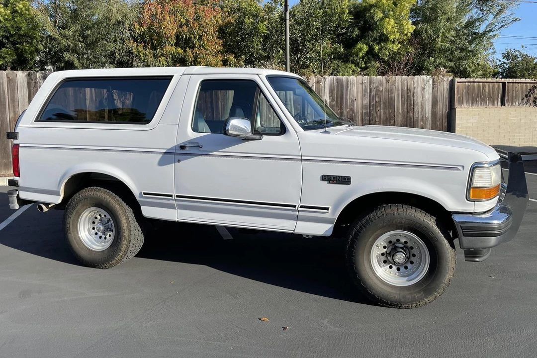 1995 Ford Bronco 5th Gen - Image 2 of 31