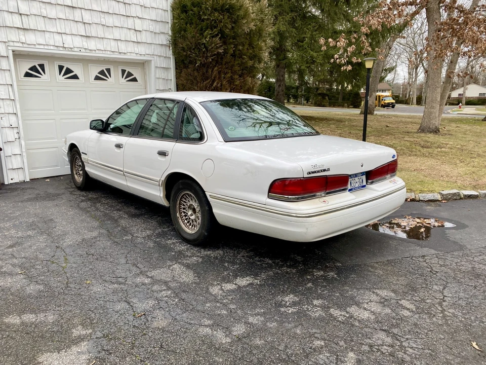 1995 Ford Crown Victoria - Image 2 of 5