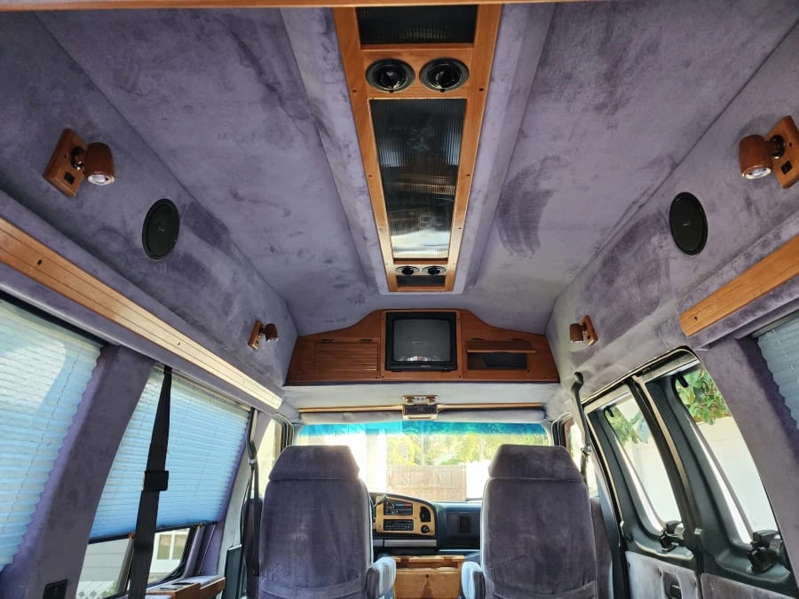 1995 Ford Econoline Van - Image 11 of 15