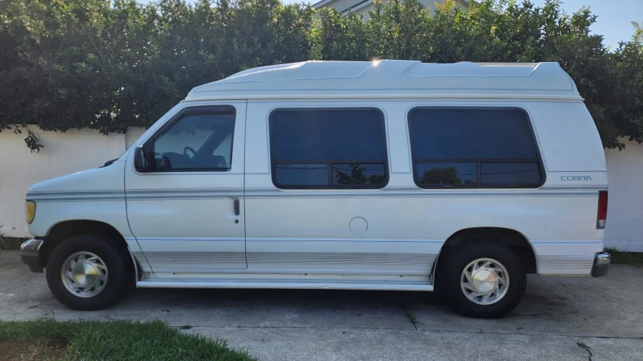 1995 Ford Econoline Van - Image 2 of 15