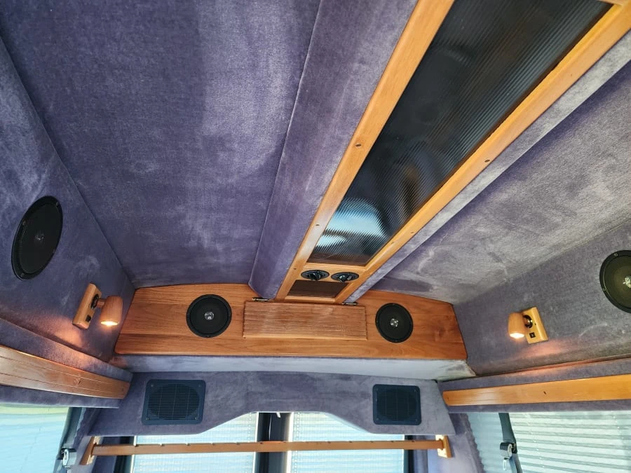 1995 Ford Econoline Van - Image 13 of 15