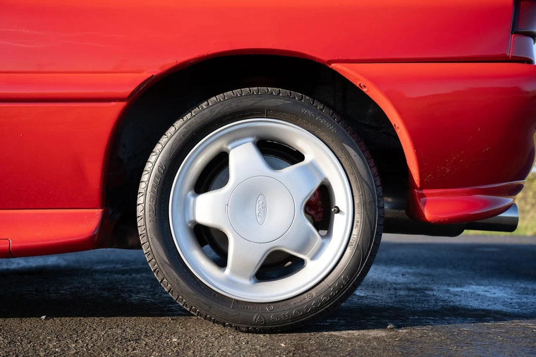 1995 Ford Escort - Image 25 of 30