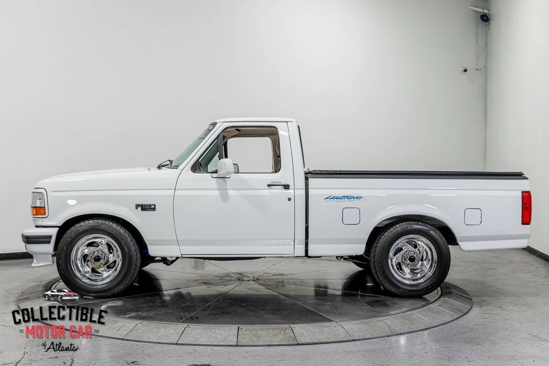 1995 Ford F-150 SVT Lightning 9th Gen - Image 14 of 31