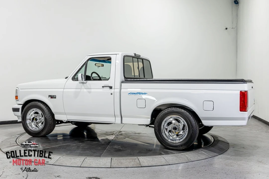 1995 Ford F-150 SVT Lightning 9th Gen - Image 15 of 31