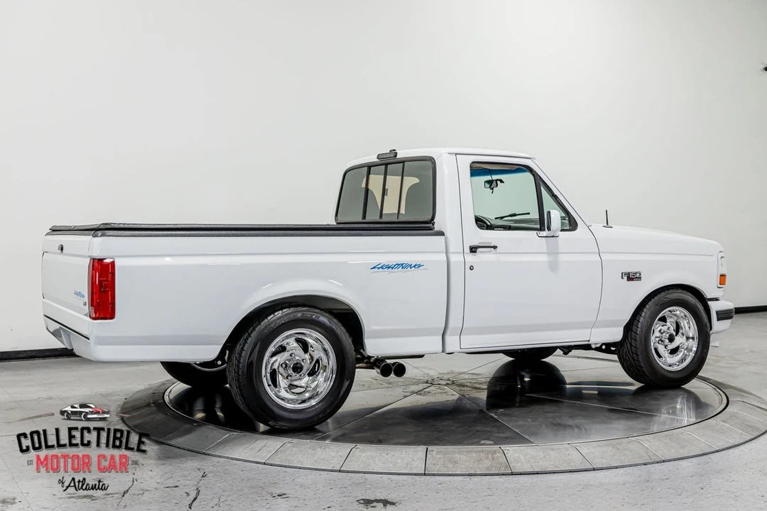 1995 Ford F-150 SVT Lightning 9th Gen - Image 24 of 31
