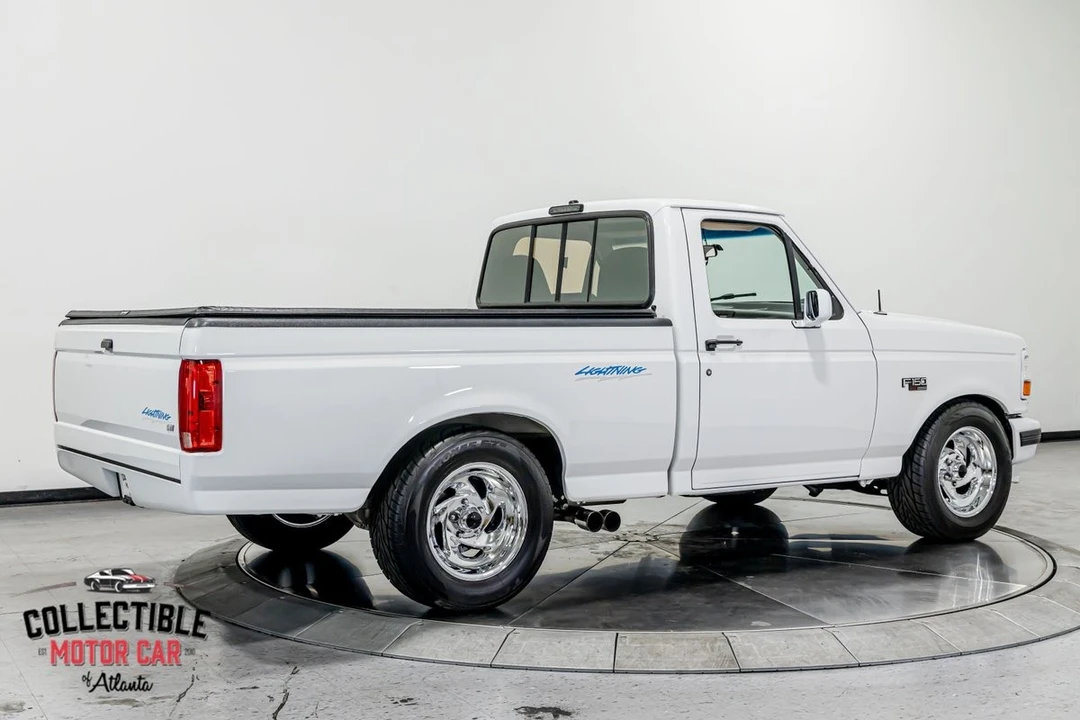 1995 Ford F-150 SVT Lightning 9th Gen - Image 23 of 31