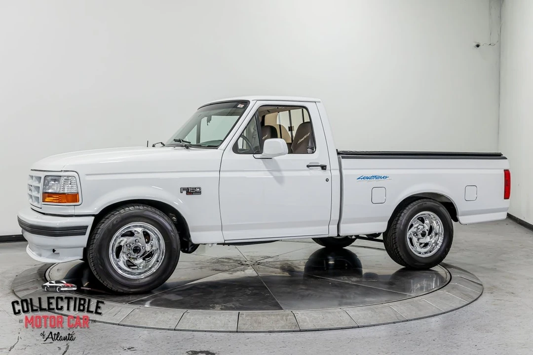 1995 Ford F-150 SVT Lightning 9th Gen - Image 13 of 31