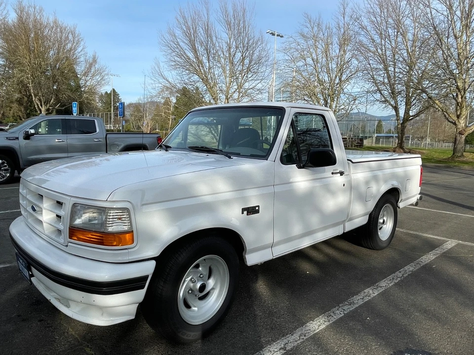 1995 Ford F-150 SVT Lightning 9th Gen - Image 2 of 21