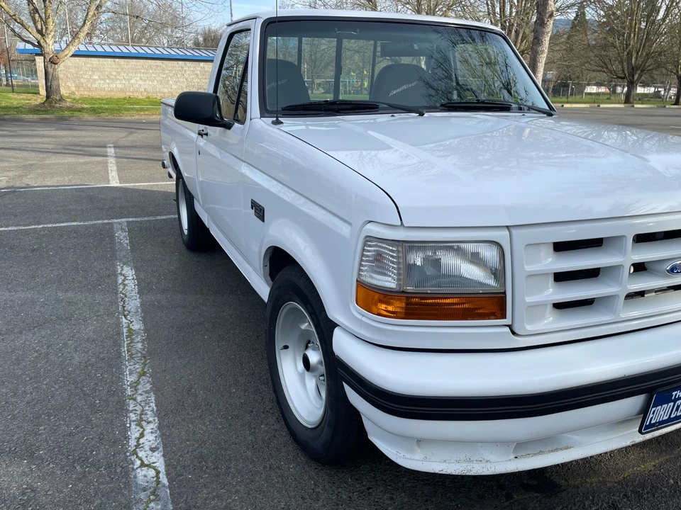 1995 Ford F-150 SVT Lightning 9th Gen - Image 3 of 21