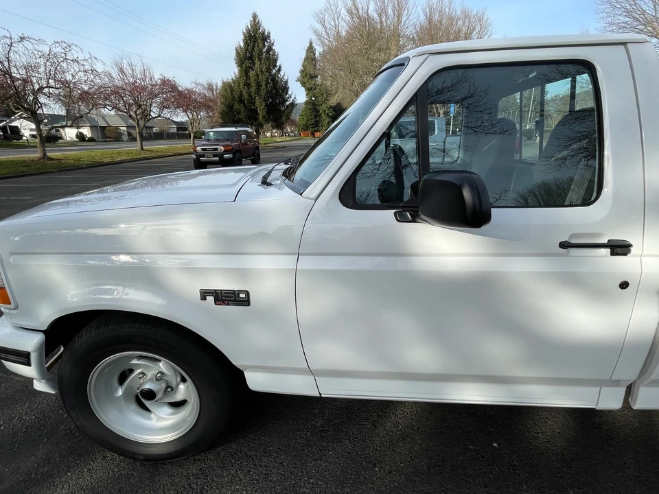 1995 Ford F-150 SVT Lightning 9th Gen - Image 9 of 21