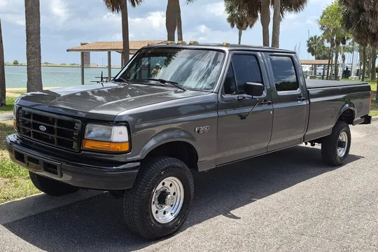 1995 Ford F-350 XLT Crew Cab Power Stroke 4×4 5-Speed