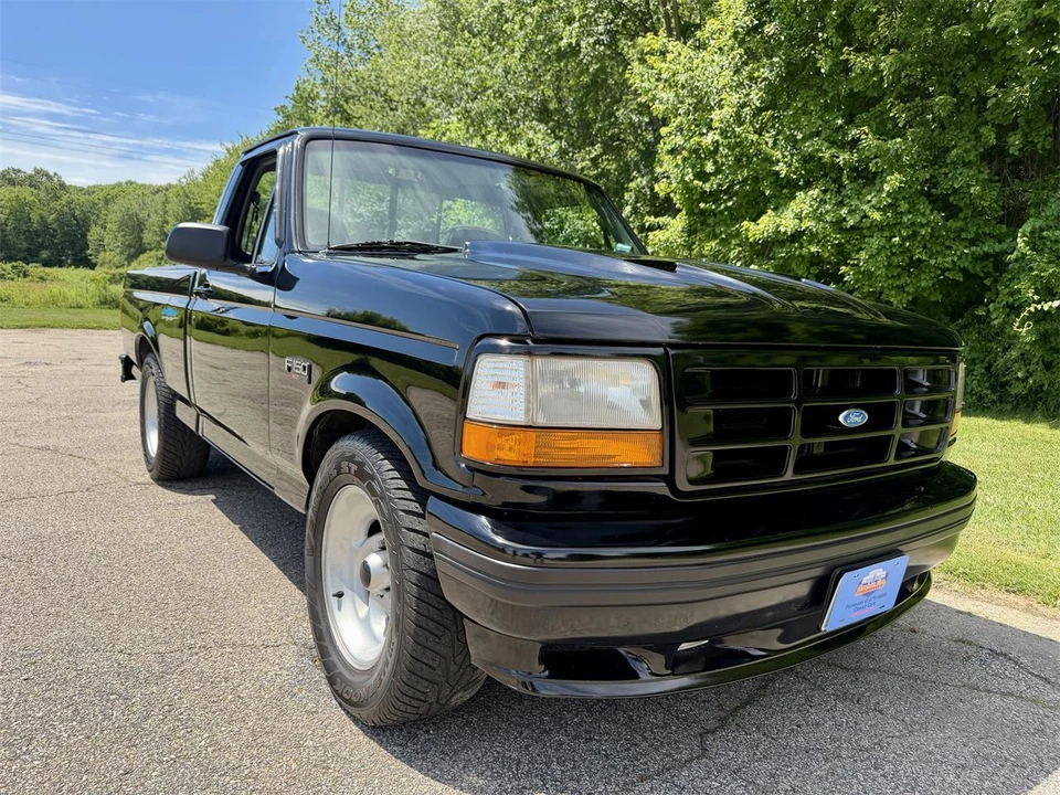 1995 Ford F-150 SVT Lightning 9th Gen - Image 2 of 31