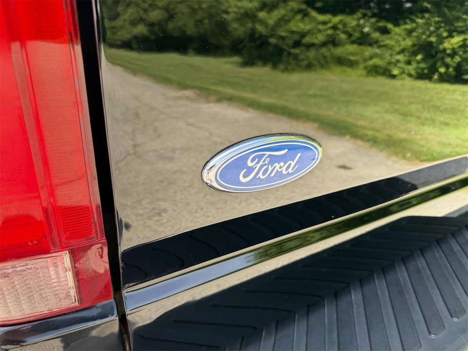 1995 Ford F-150 SVT Lightning 9th Gen - Image 10 of 31