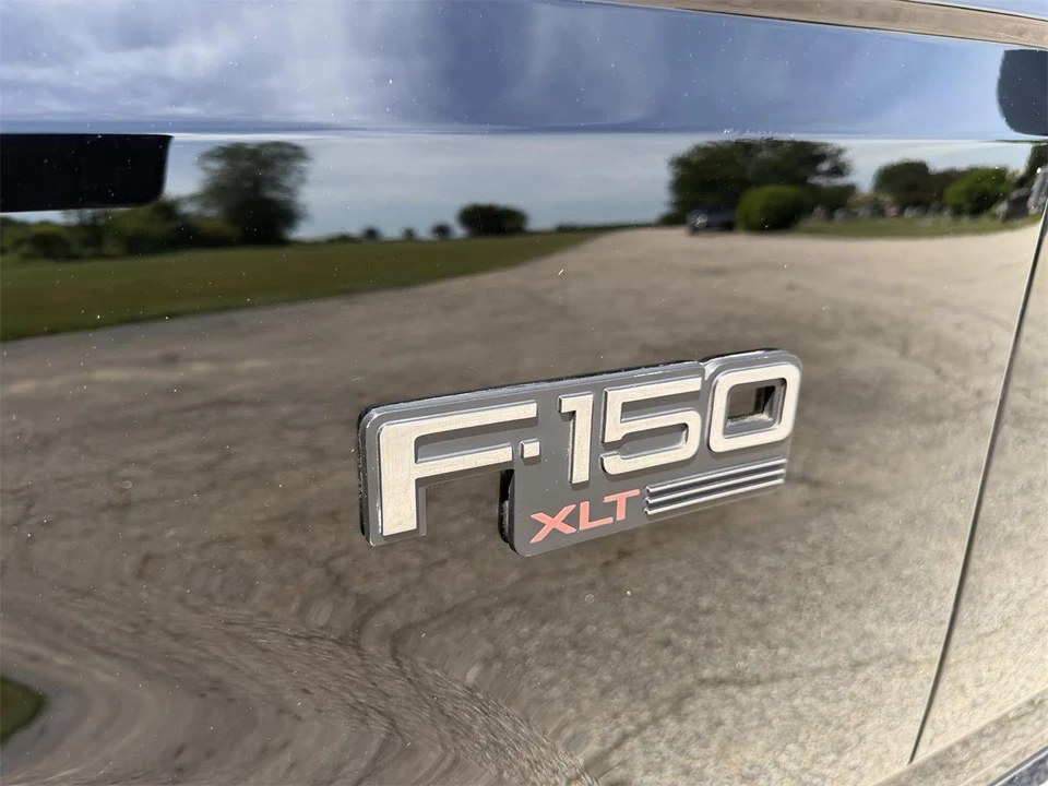 1995 Ford F-150 SVT Lightning 9th Gen - Image 12 of 31