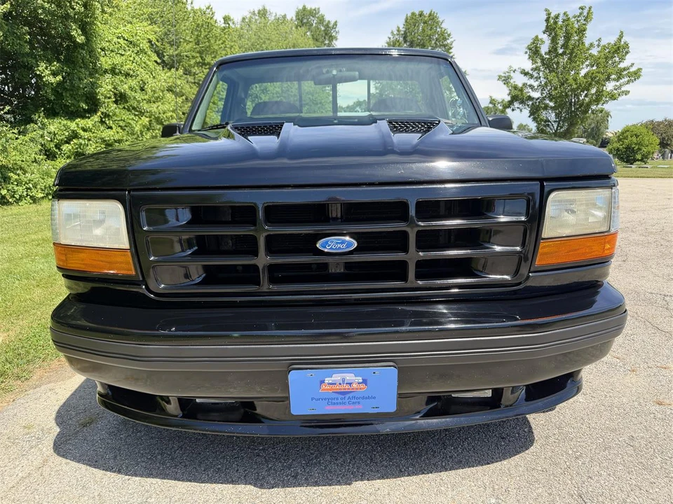 1995 Ford F-150 SVT Lightning 9th Gen - Image 4 of 31