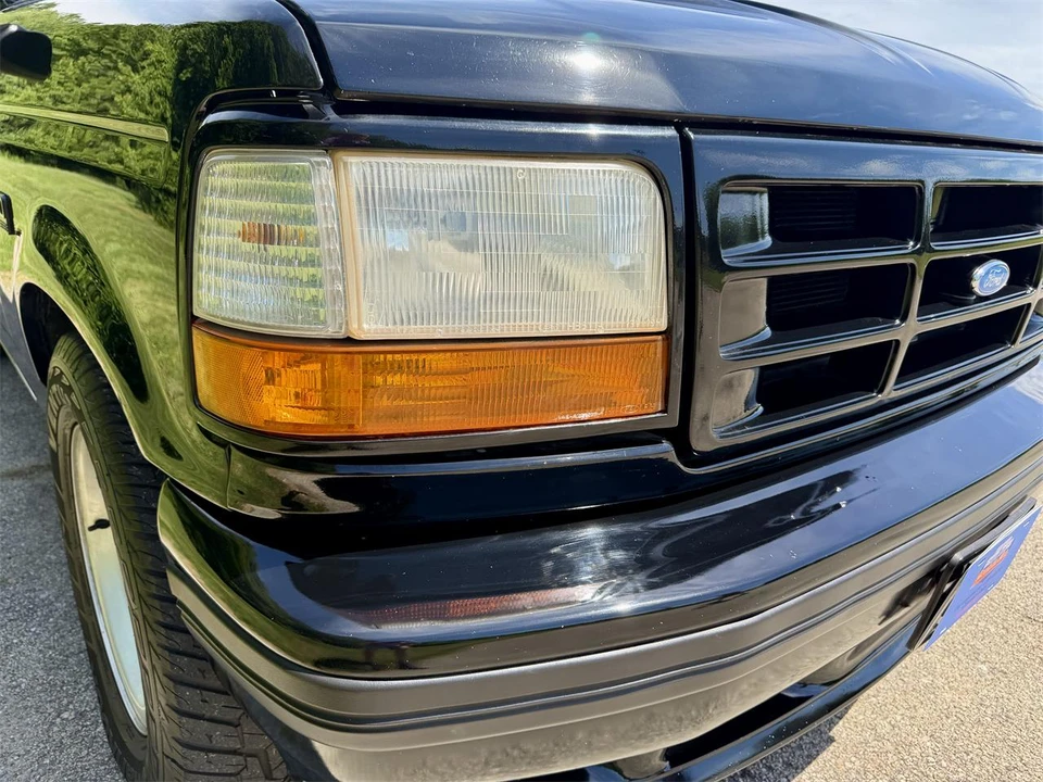 1995 Ford F-150 SVT Lightning 9th Gen - Image 6 of 31