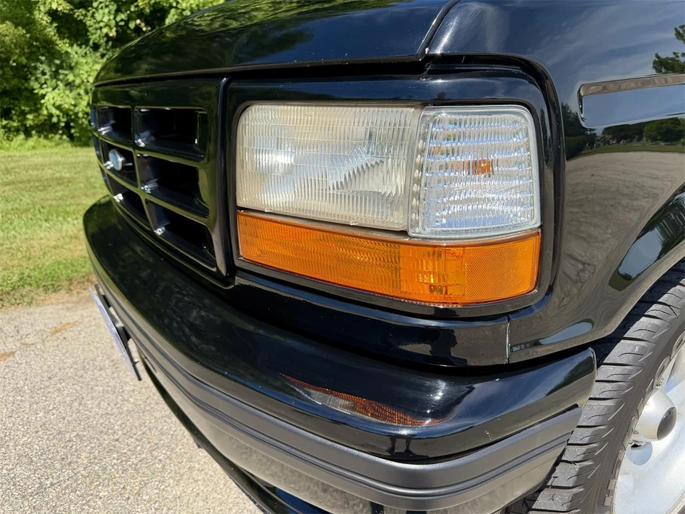 1995 Ford F-150 SVT Lightning 9th Gen - Image 7 of 31