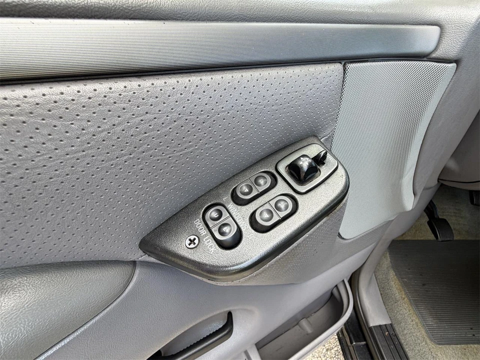 1995 Ford F-150 SVT Lightning 9th Gen - Image 20 of 31