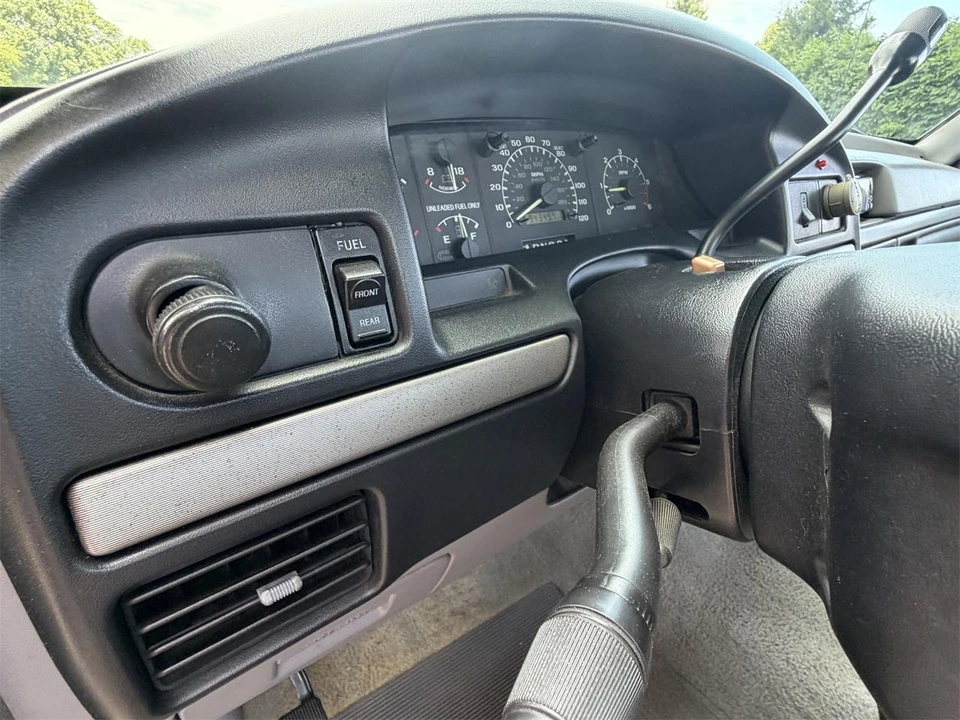 1995 Ford F-150 SVT Lightning 9th Gen - Image 21 of 31
