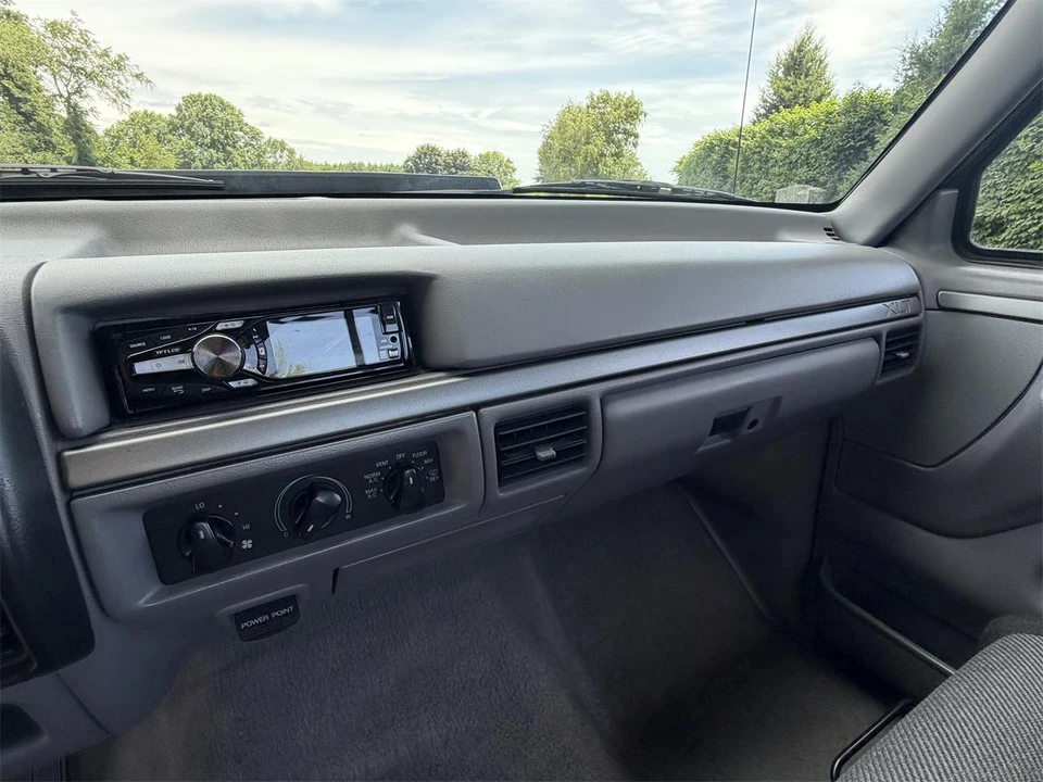 1995 Ford F-150 SVT Lightning 9th Gen - Image 23 of 31