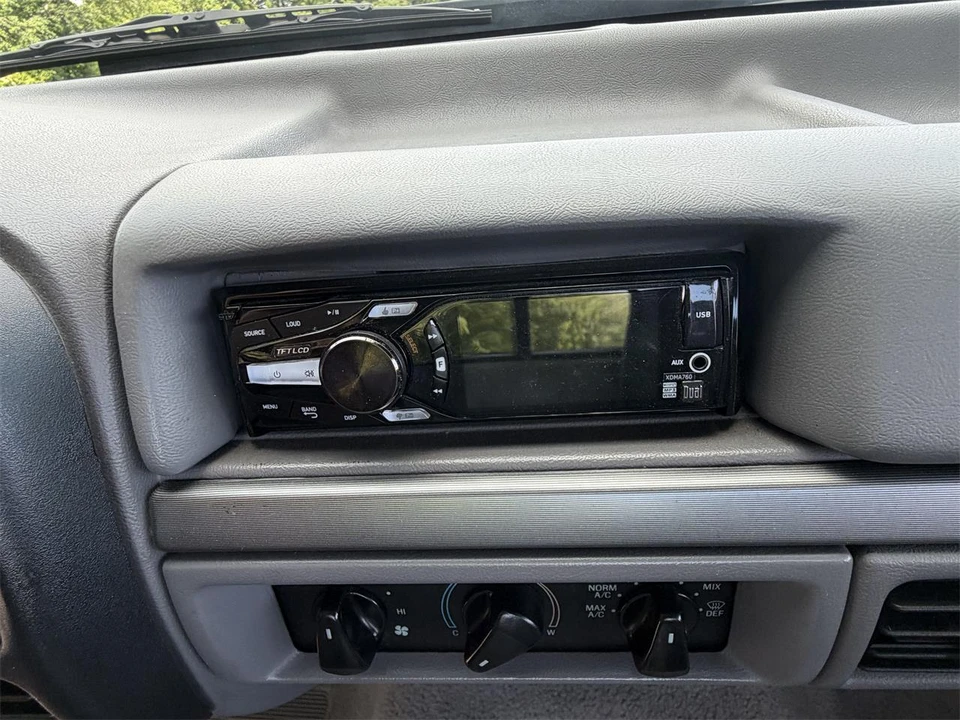 1995 Ford F-150 SVT Lightning 9th Gen - Image 24 of 31