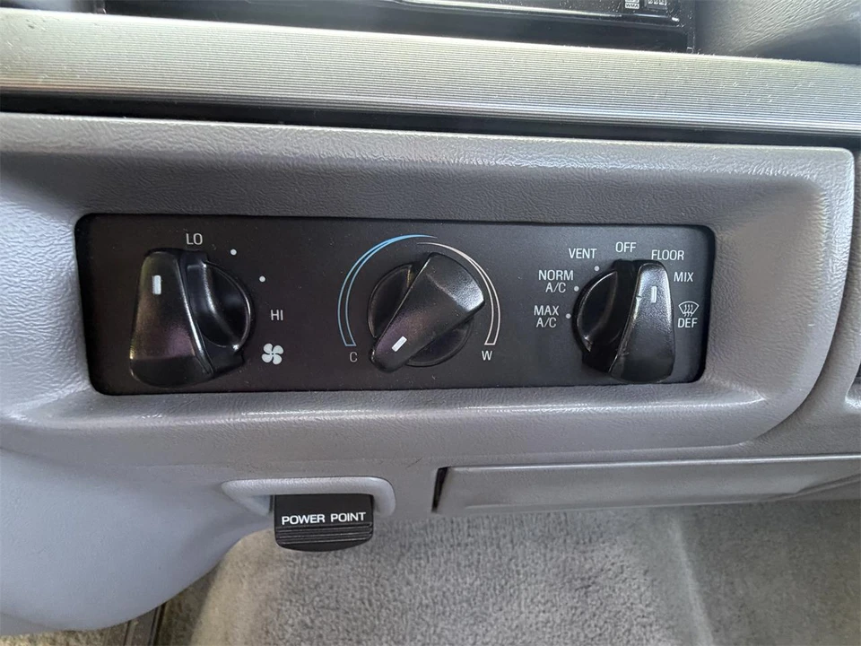 1995 Ford F-150 SVT Lightning 9th Gen - Image 25 of 31